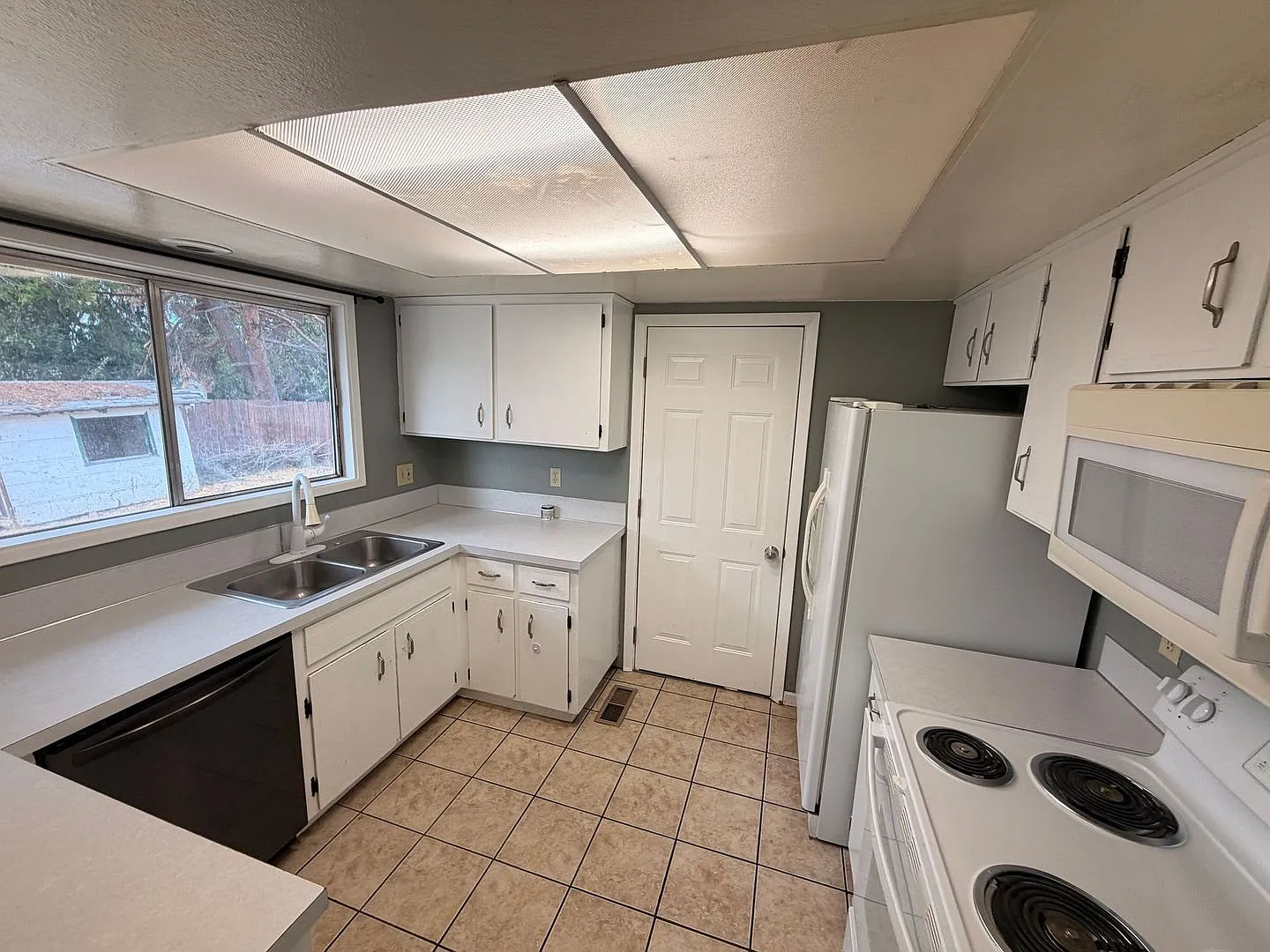 5858 Shasta Way — Photo 3