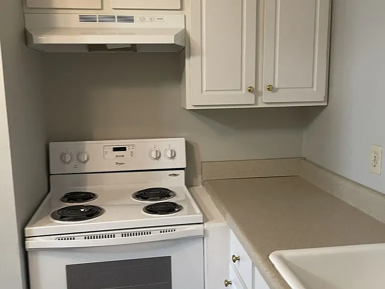 102 McConnell St — Photo 5