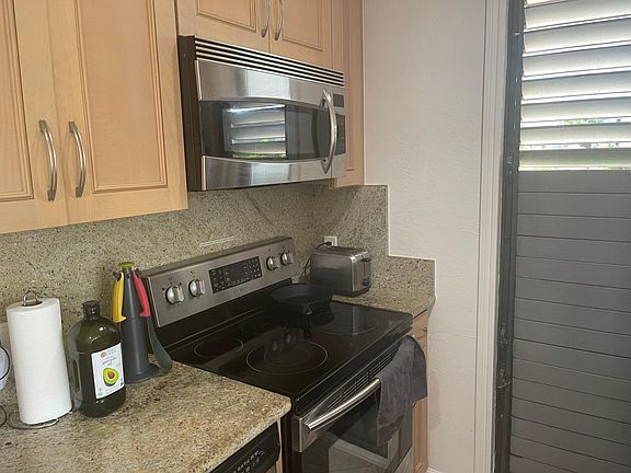 2nd image of 76-6246 Alii Dr #241