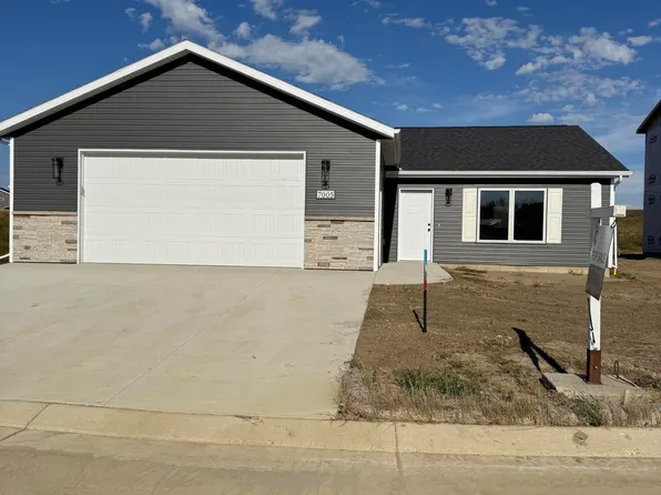 7005 Butler Cir, Lincoln, ND 58504