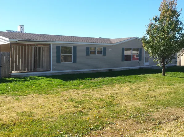 605 E Main St, Vega, TX 79092