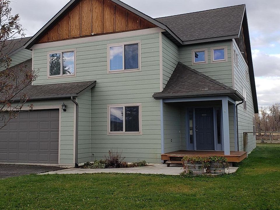 Front entry from culdesac.