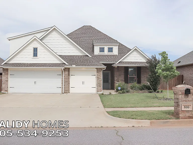 800 Bison Crossing Dr — Photo 1