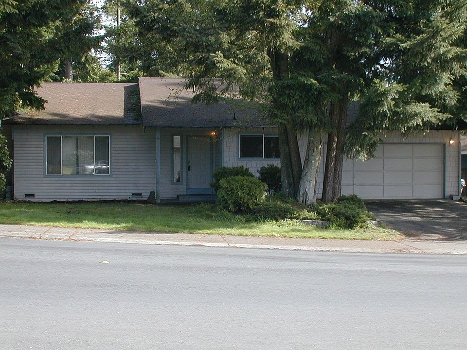 Nicely wooded lot