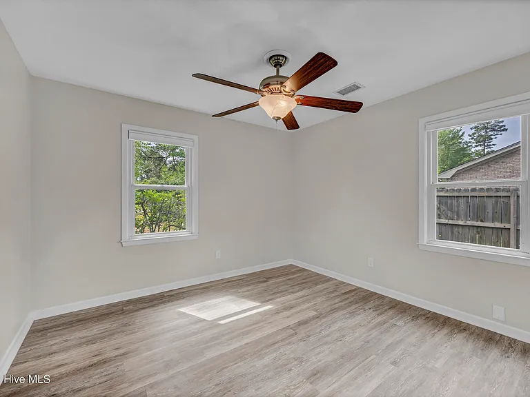 917 Wordsworth Dr — Photo 14