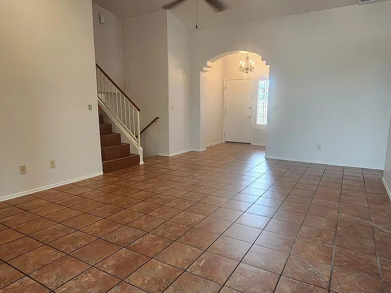 71 E Windhill Dr — Photo 6