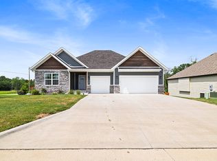 1403 E Hayloft Dr, Ozark, MO 65721