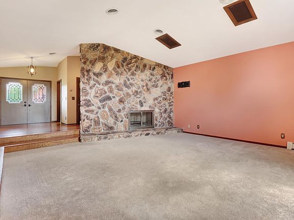 5th image of 395 Rockford Dr