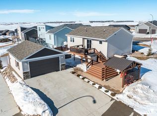 4601 Crown Point Rd NW, Mandan, ND 58554