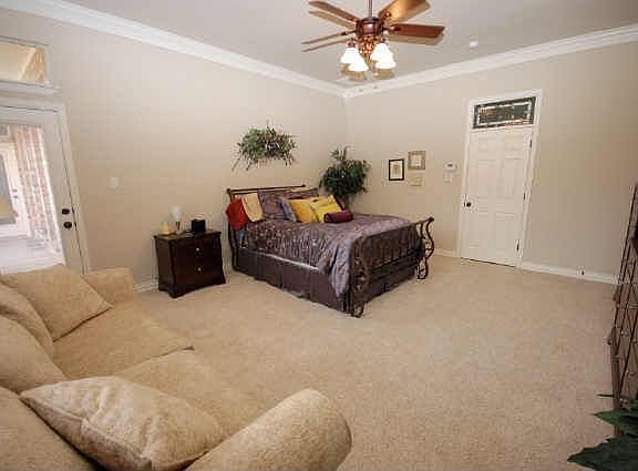 5th image of 1046 Chesapeake Dr