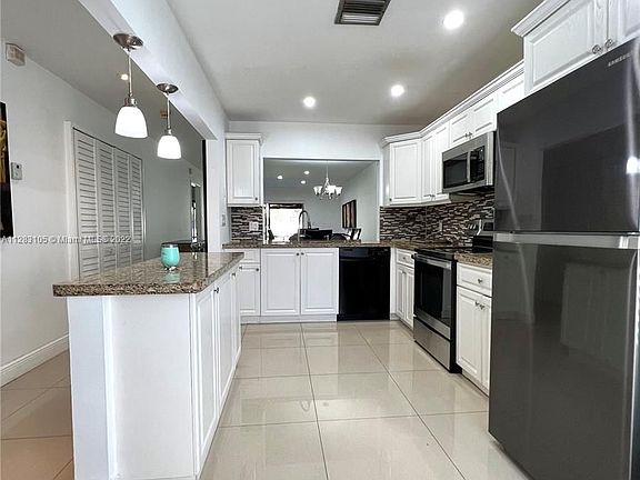 4th image of 454 Lakeview Dr APT 5