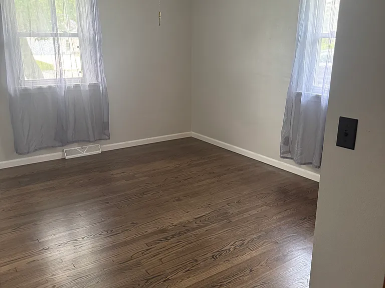 745 Forde Ave — Photo 17