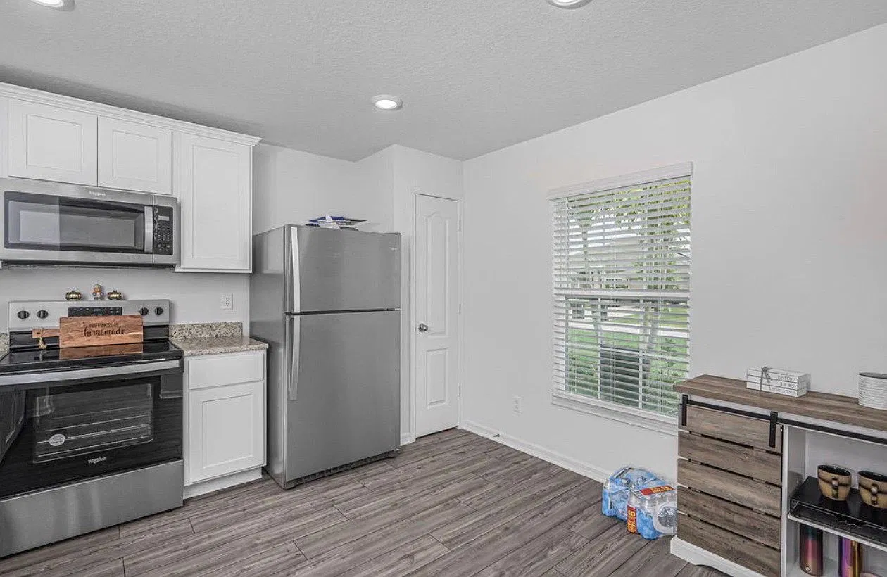 3 bed, 1270 sqft, $2,250 — Photo 4
