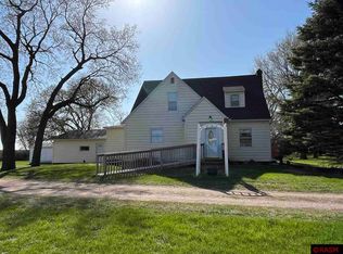 63271 320th St, Butterfield, MN 56120