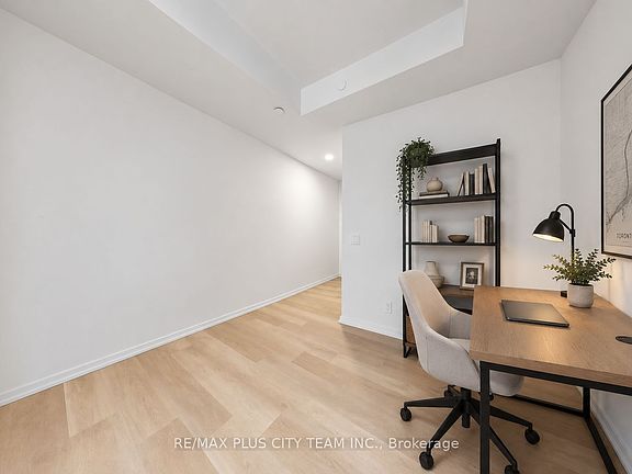 4th image of 109 Erskine Ave #409