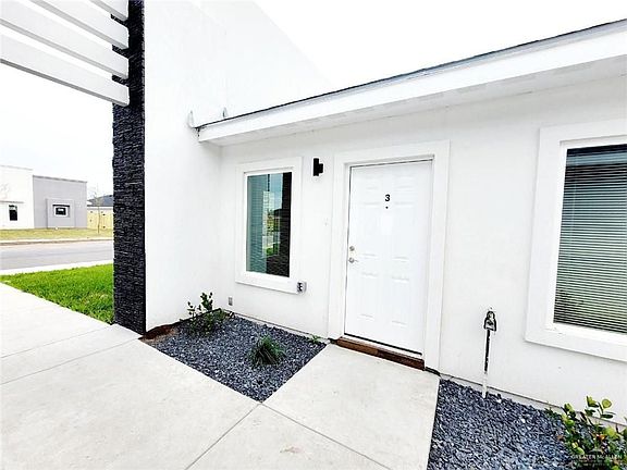 3rd image of 3501 Fuerte Ave #3