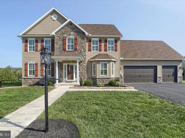45 Country Side Dr, Carlisle, PA 17013