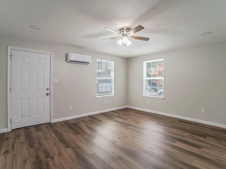 4901 Curzon Ave #105 — Photo 7