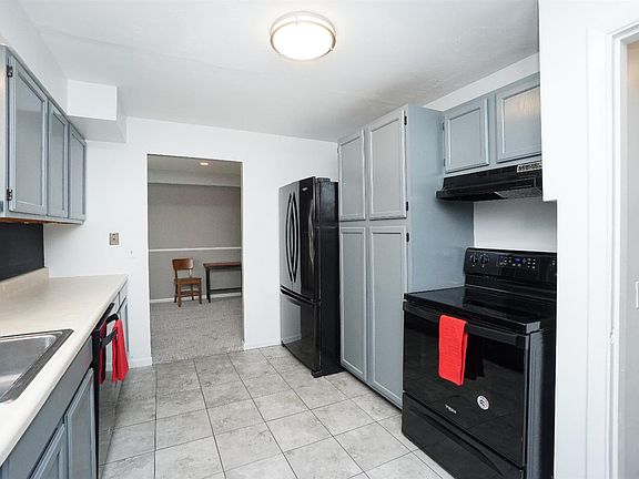 3rd image of 1042 Hollytree Dr