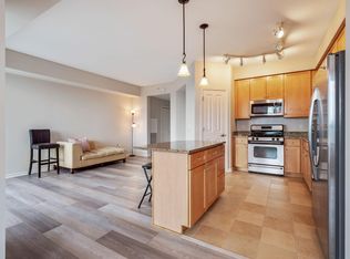 500 E Grant St APT 806, Minneapolis, MN 55404