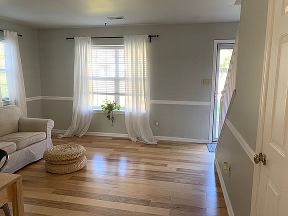 4th image of 526 Heacox Ln