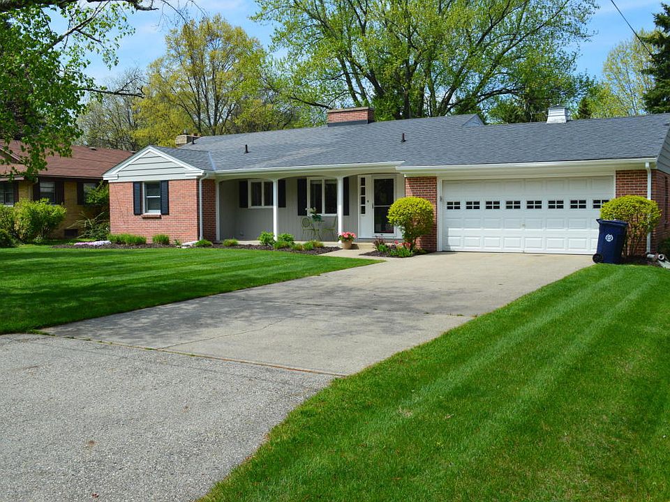 1st image of 147 W 35th St