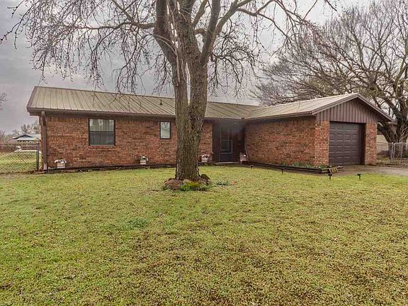 2nd image of 913 W Chickasaw Ln