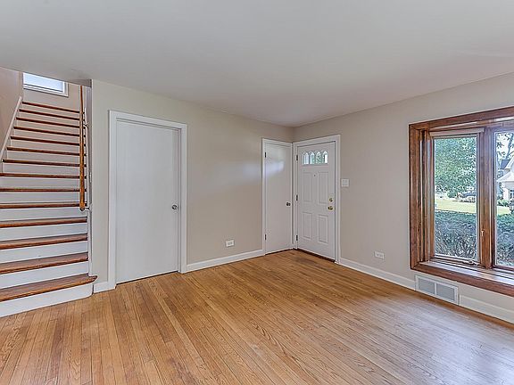 4th image of 300 W Woodworth Pl