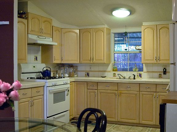 5th image of 410 Highland St