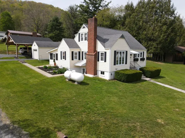 1692 Sewell St S, Rainelle, WV 25962