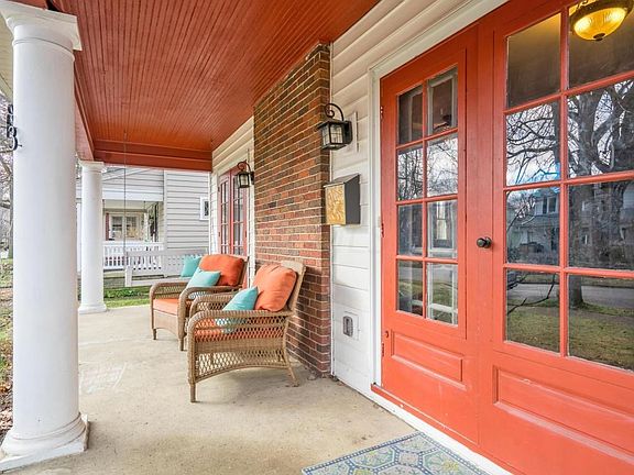 4th image of 833 Euclaire Ave