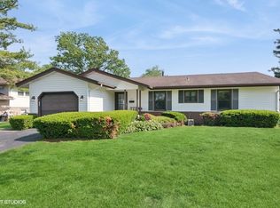 27 Keswick Rd, Elk Grove Village, IL 60007