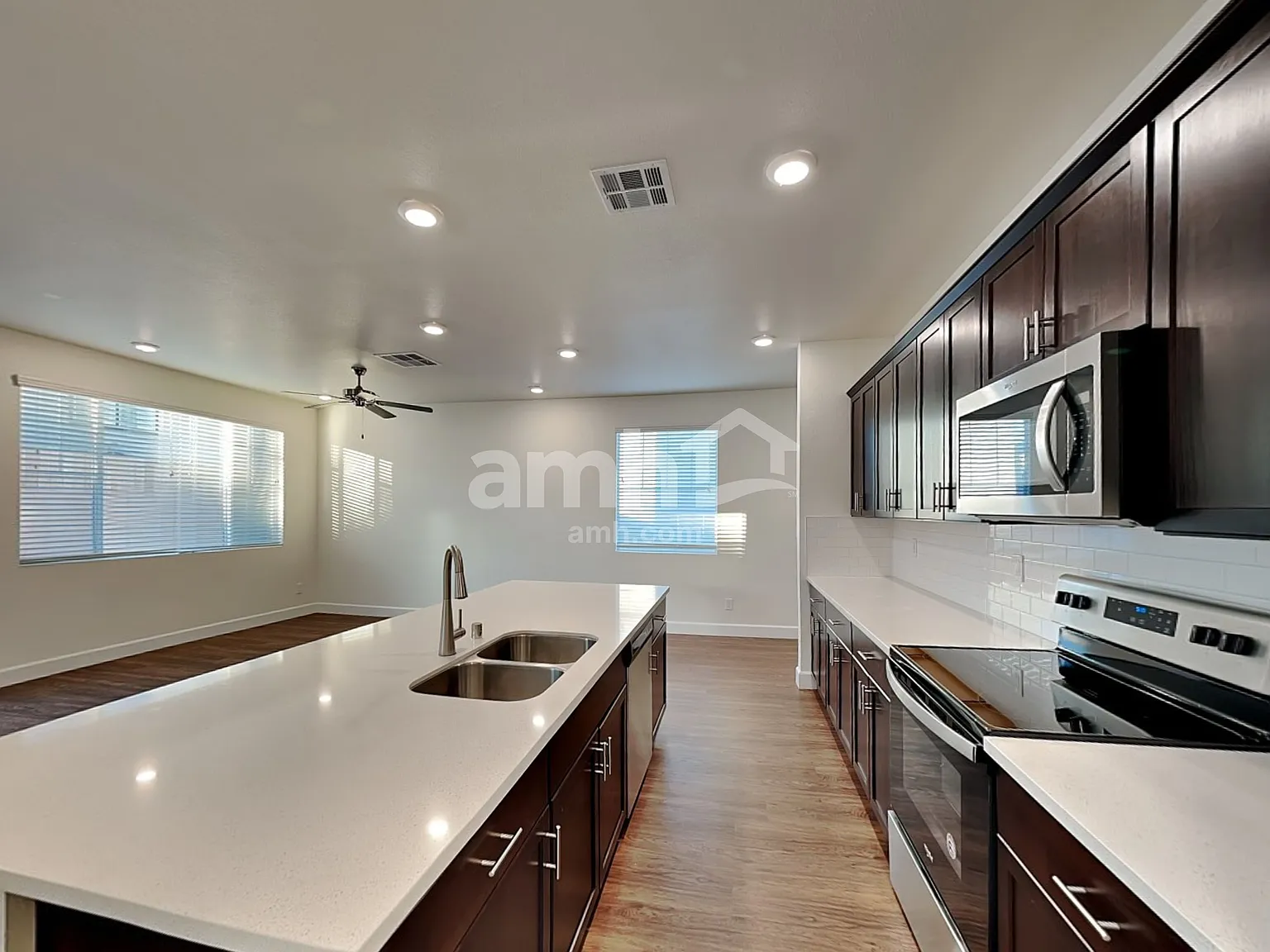 4 bed, 2.5 bath, 2113 sqft, $2,520 — Photo 3