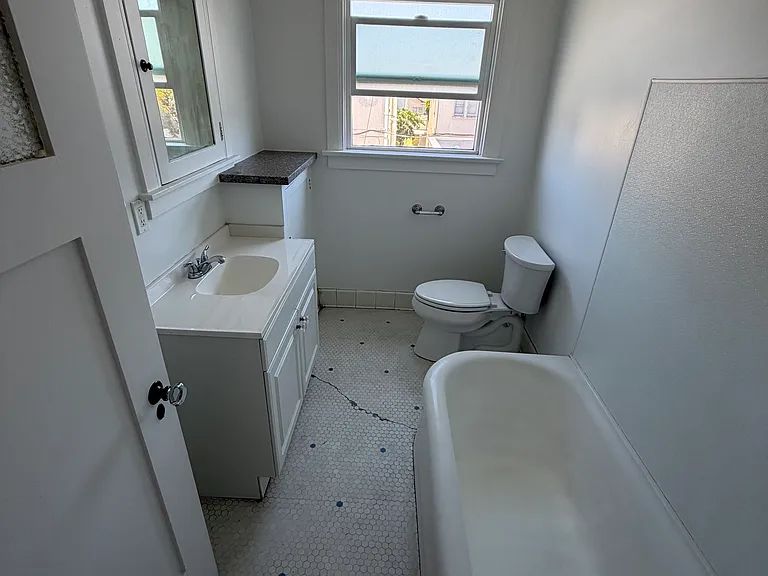 1504 1/2 S Bronson Ave — Photo 11