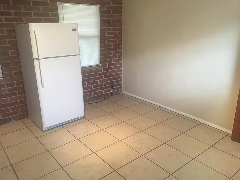 1233 N Tyndall Ave — Photo 10