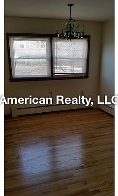 5th image of 5461 N Artesian Ave