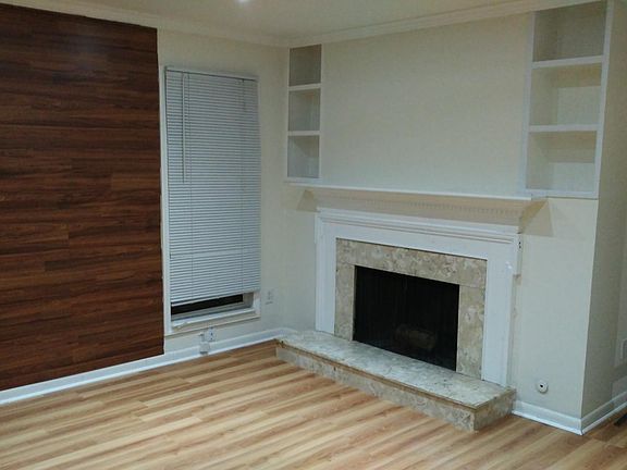 3rd image of 2691 Meadowlawn Dr SE