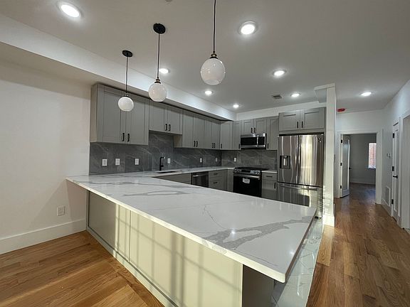 4th image of 286 Johnston Ave Floor 1