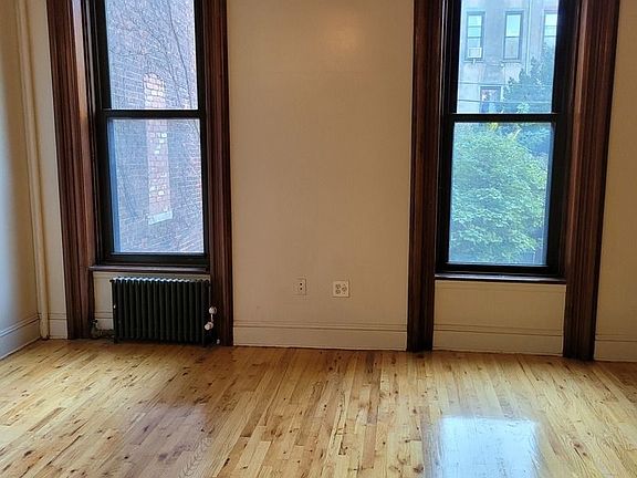 5th image of 376 Grand Ave #1