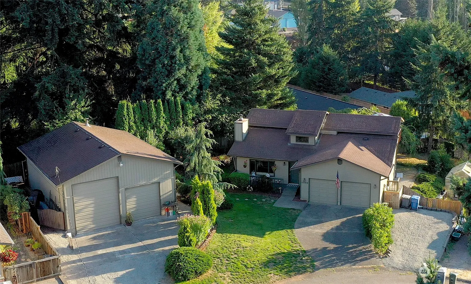 1405 Hemlock Ct photo 1