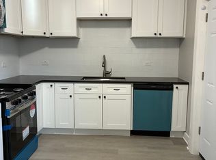 1542 Victoria Ave APT 2, North Chicago, IL 60064