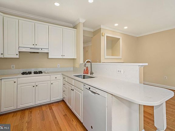 5th image of 311 Hillwood Ave