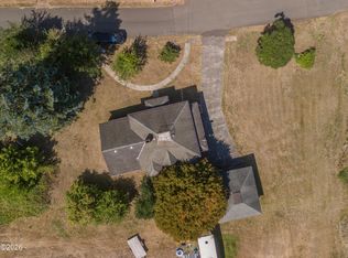 821 NW 5th St, Toledo, OR 97391