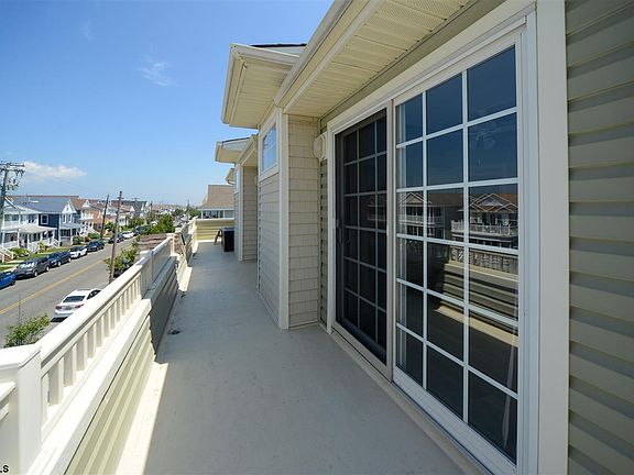 5th image of 461-63 Asbury Ave