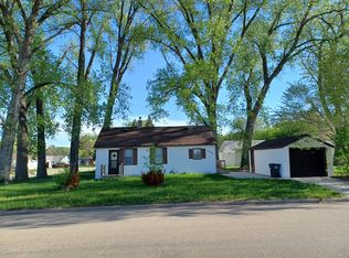 1302 3rd Ave NW, Jamestown, ND 58401