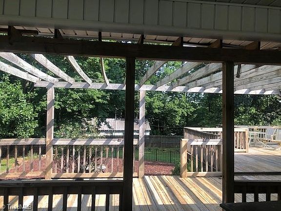 4th image of 221 Lynnbrook Dr