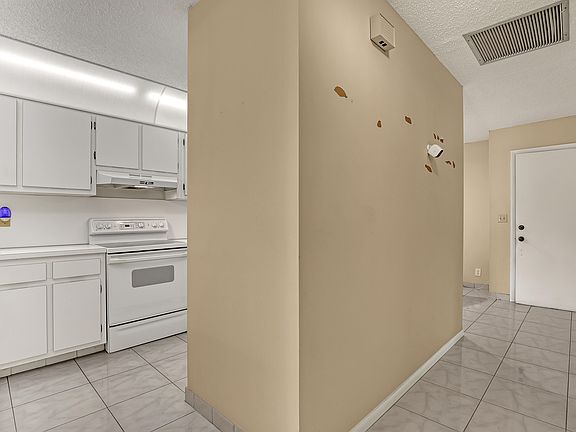 5th image of 13841 Royal Palm Court #A