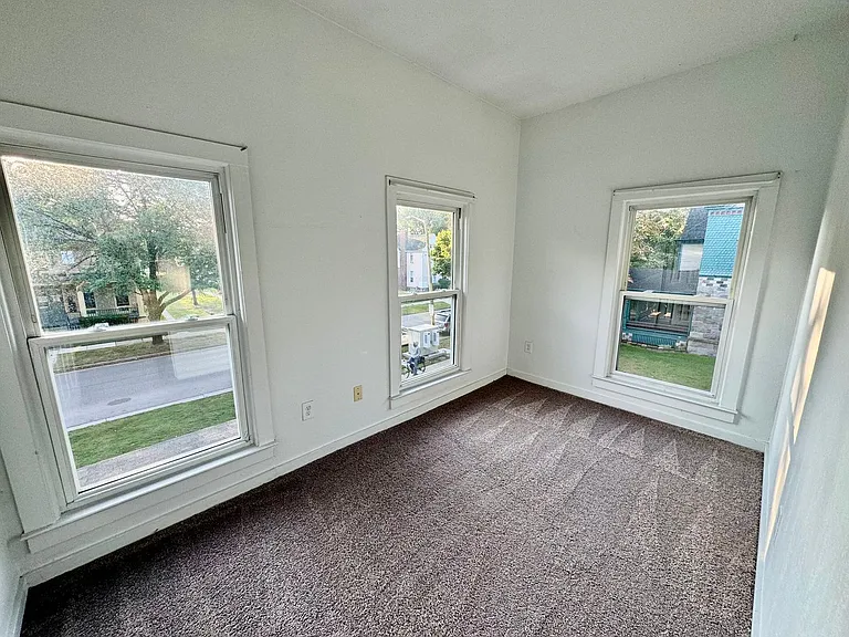213 N Hamilton St — Photo 6