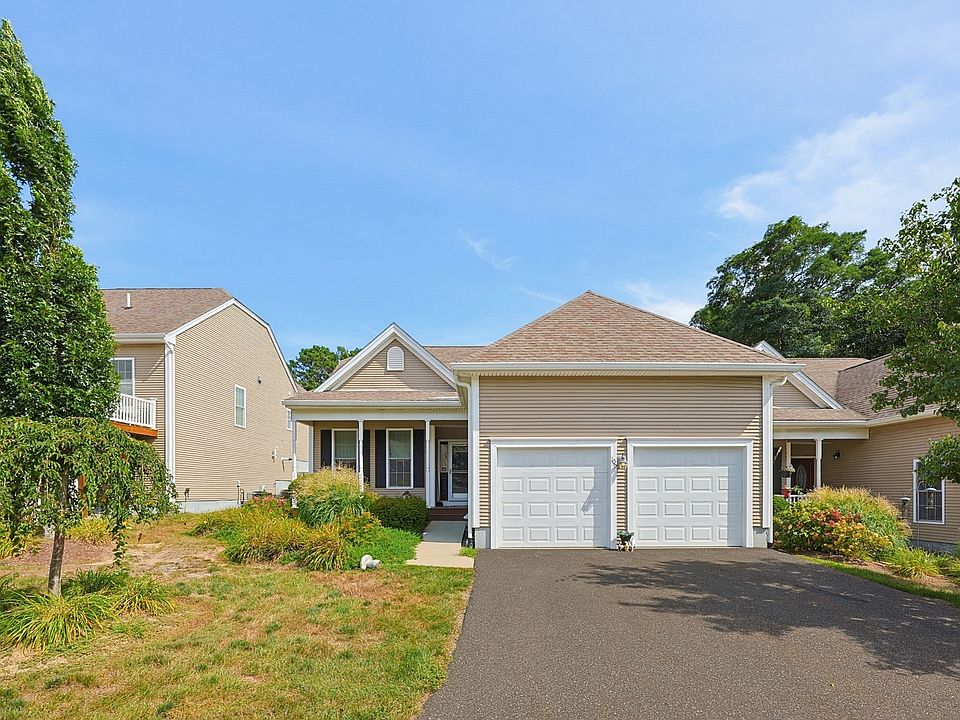 1st image of 109 Old Field Rd #109