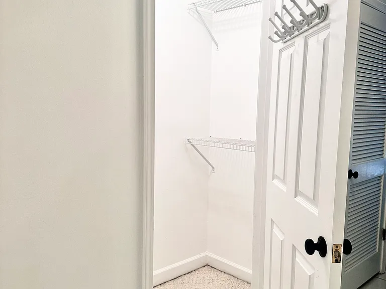 109 Westlake Ct — Photo 42